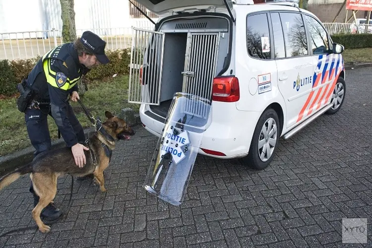 Wie weet meer over beschoten auto in Dordrecht?