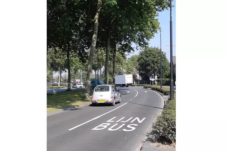 Ook busstrook op Oranjelaan tussen Noordendijk en Prins Hendrikbrug