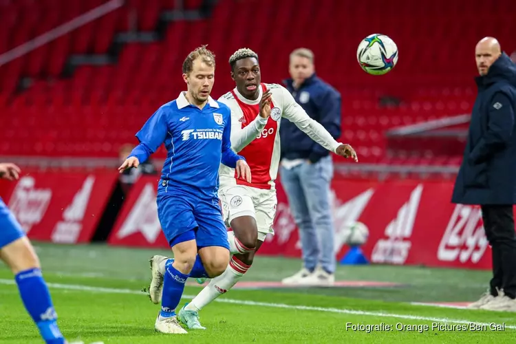 Verjongd Ajax simpel langs Barendrecht