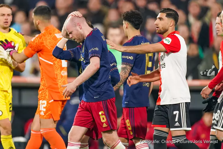 Ajax bekerfinalist na tumultueus duel in De Kuip