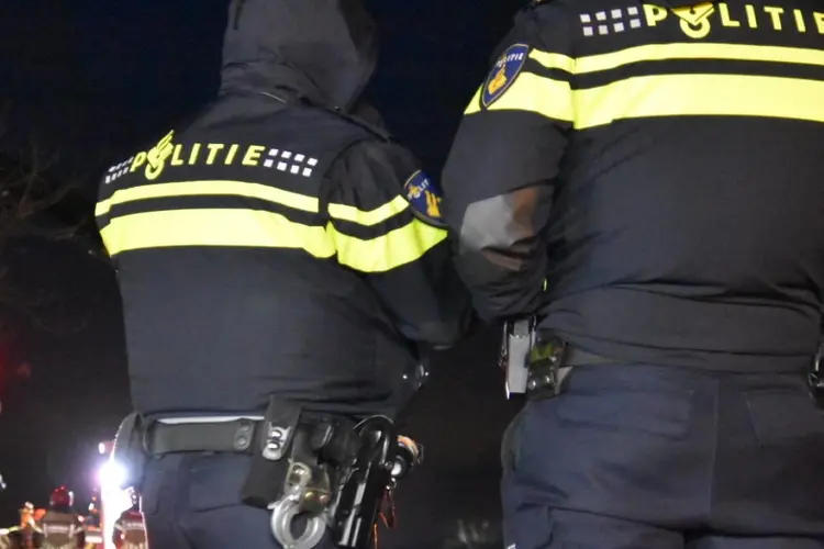 Getuigen gezocht van brandstichting auto