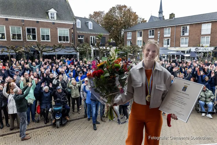 Huldiging Caroline Groot